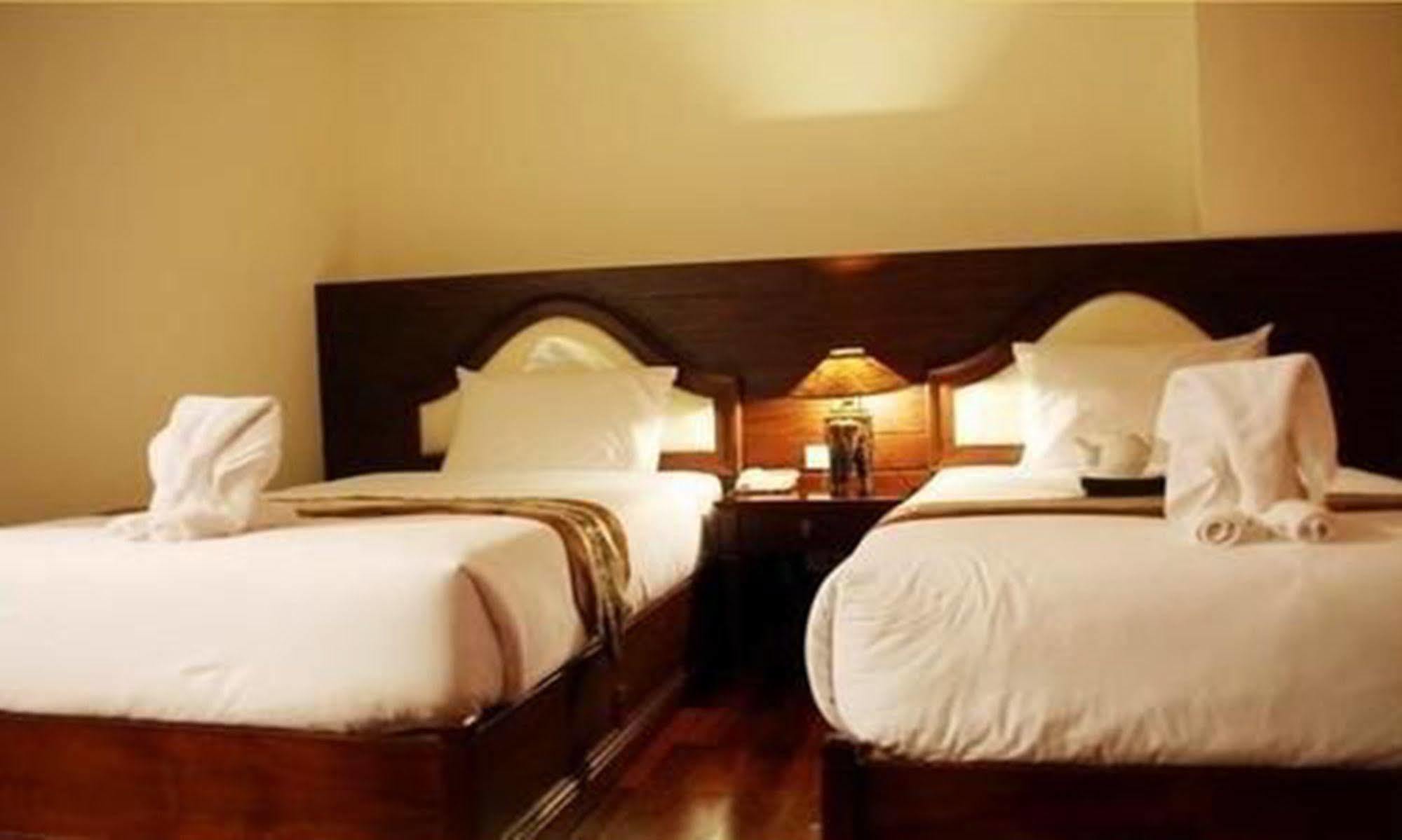Arawan Riverside Hotel Pakse Extérieur photo